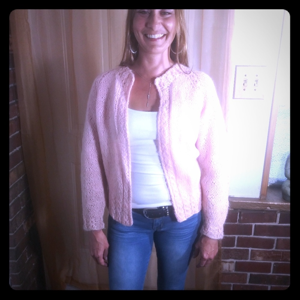 Delicately hand-knitted long sweet sleeve sweater